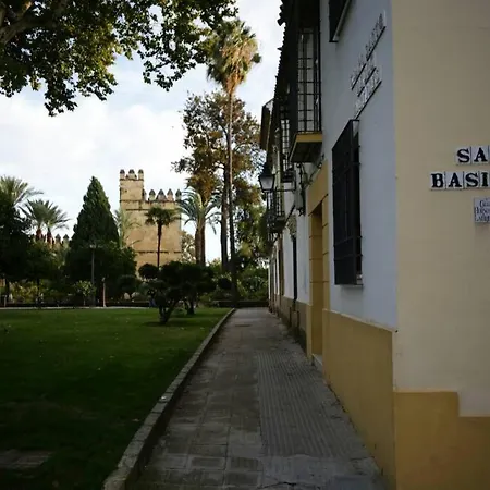 Calle San Basilio - Patios. Aparcamiento Gratis アパート