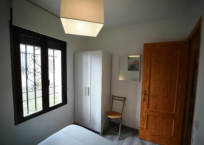 Calle San Basilio - Patios. Aparcamiento Gratis